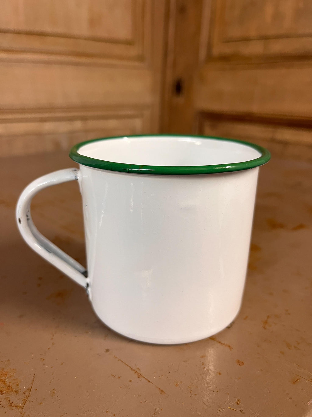 Timbale Vintage en Métal Émaillé Blanc – Liseré Vert – Esprit Bistrot Années 60