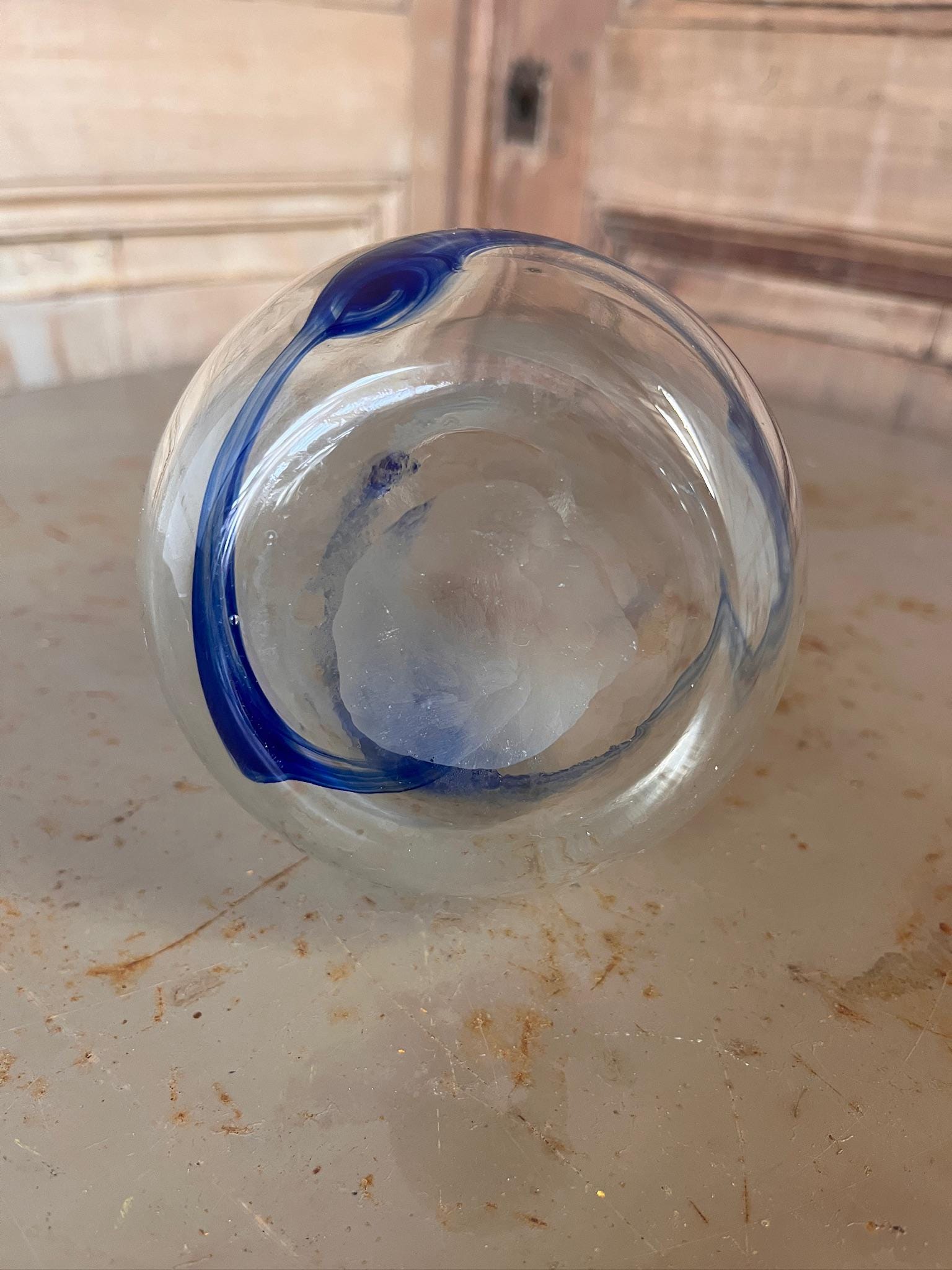 Vase en Verre Soufflé Bouche – Spirale Bleue – Style Mid-Century -
