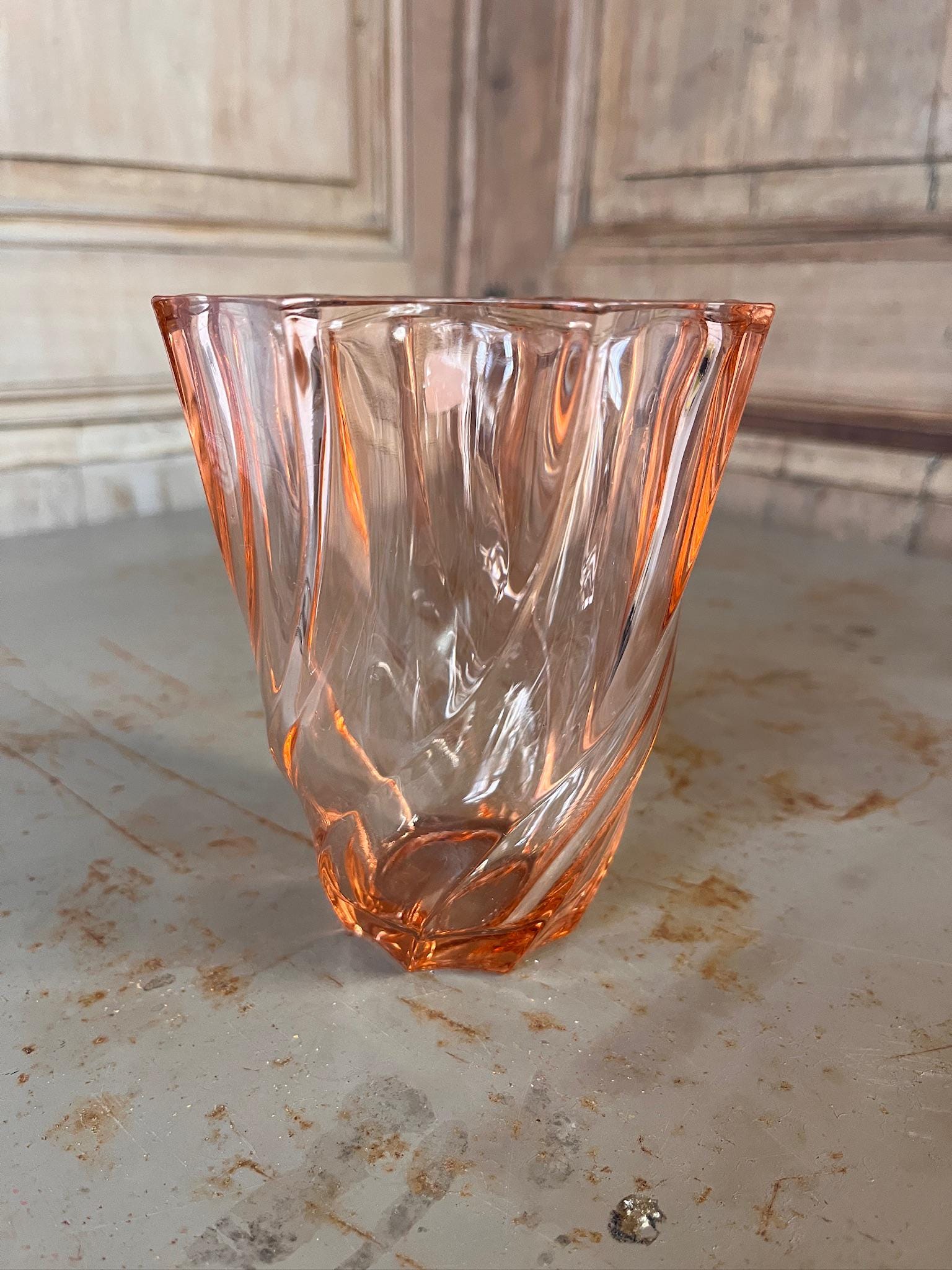 Petit Vase Torsadé Vintage Luminarc – Rose Saumon – France Années 70/80