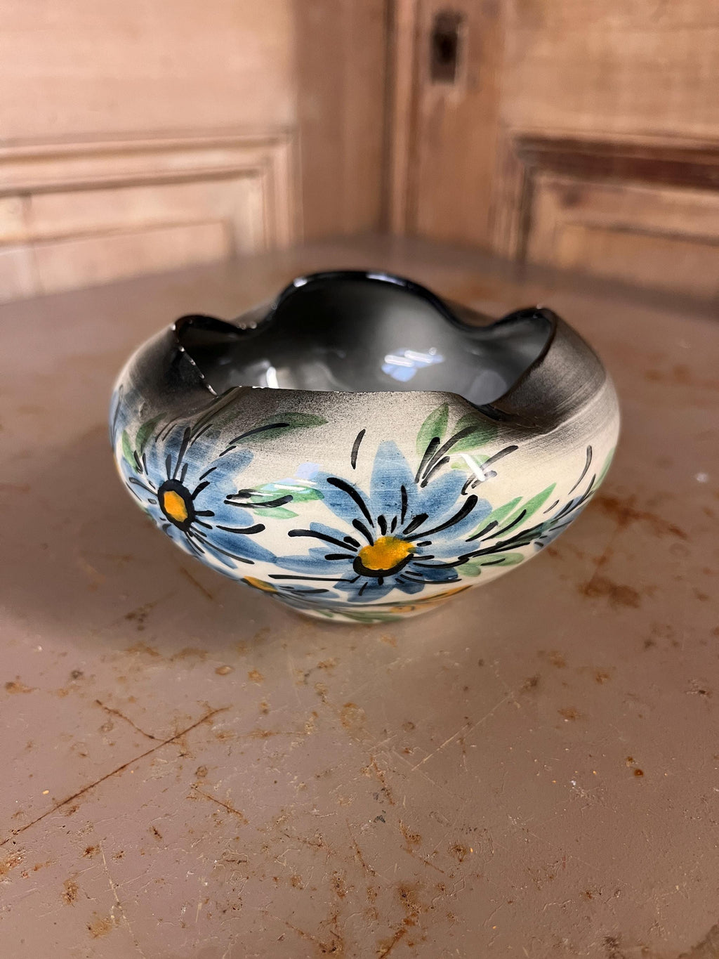 Cendrier Vide-Poches Artisanal en Céramique – Décor Fleuri Peint à la Main – Esprit Folk Art
