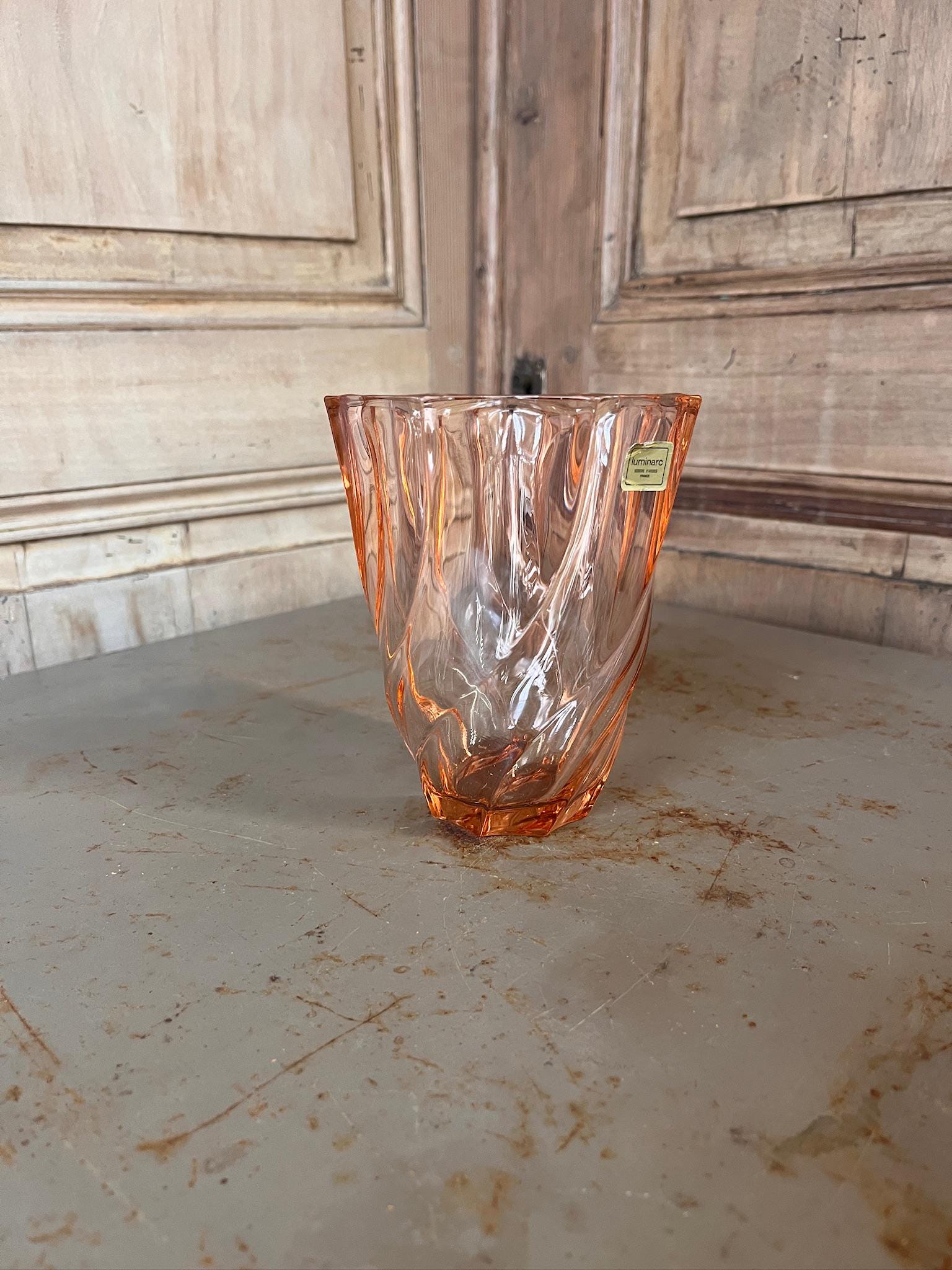 Petit Vase Torsadé Vintage Luminarc – Rose Saumon – France Années 70/80