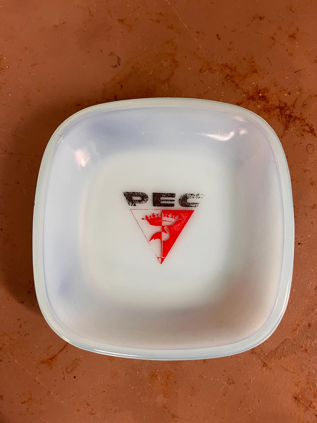 Cendrier Publicitaire Vintage "PEC" en Opaline Bleu Pastel – OPALEX France – Années 60