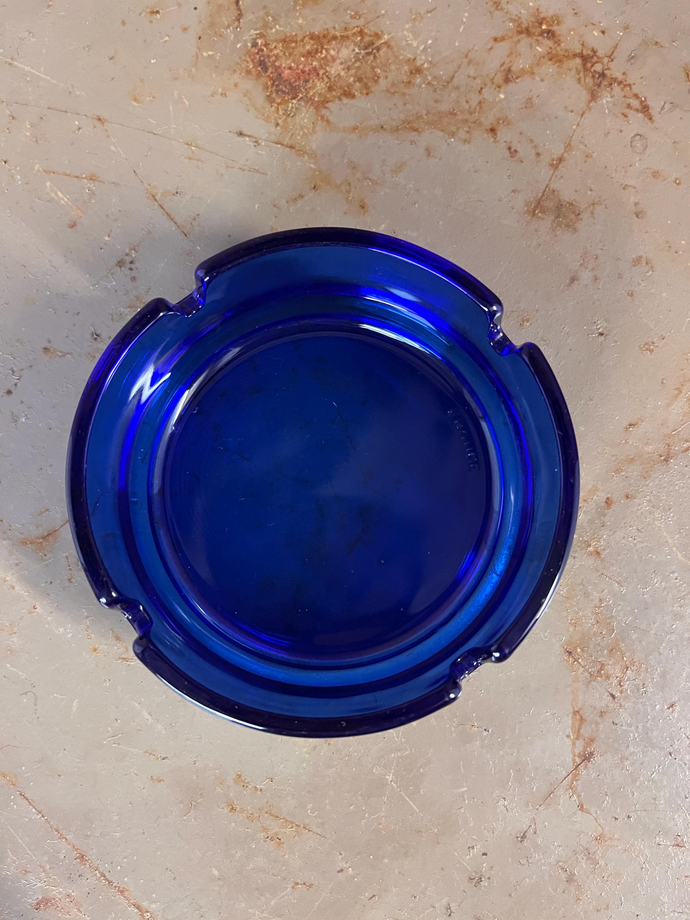 Petit Cendrier Rond Vintage en Verre Bleu Cobalt – Design Minimaliste – Années 70/80