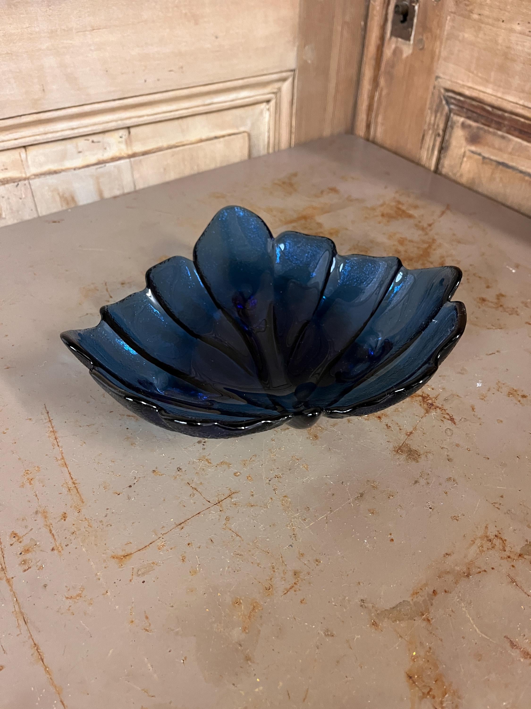 Vide-Poches Vintage en Verre Bleu Cobalt – Forme Feuille Tripode – Années 70
