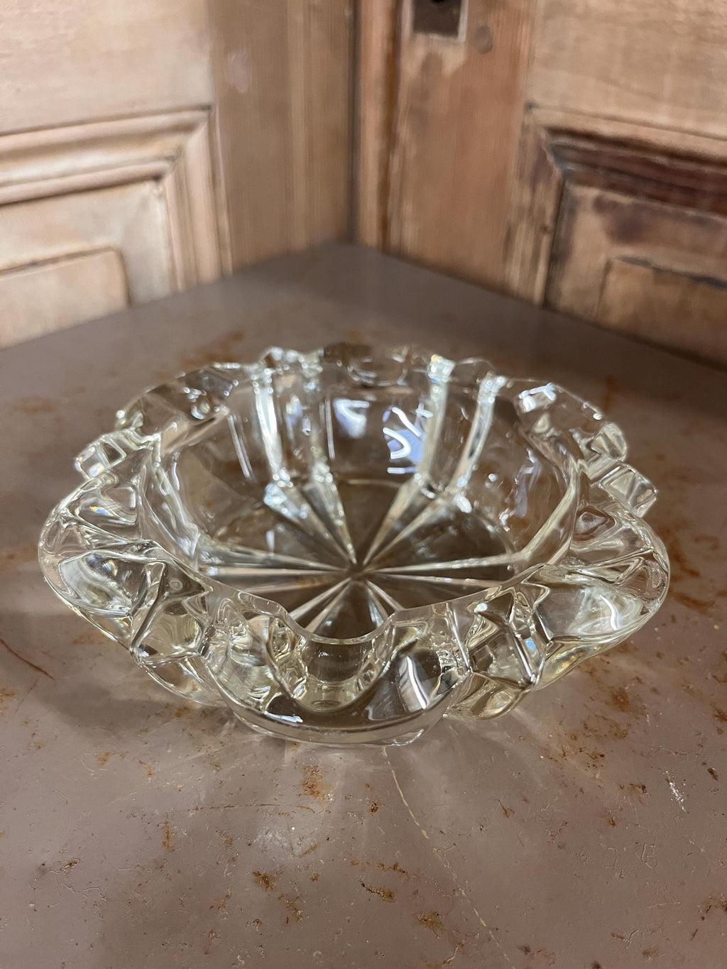 Grand Cendrier Vide-Poches Vintage en Verre Moulé – Bords Festonnés – Années 70